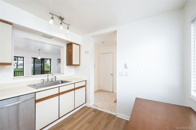 5002 Chelsea Cove N, Hopewell Junction, NY 12533