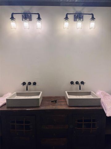 311 W 5th ST 905, Austin, TX 78701