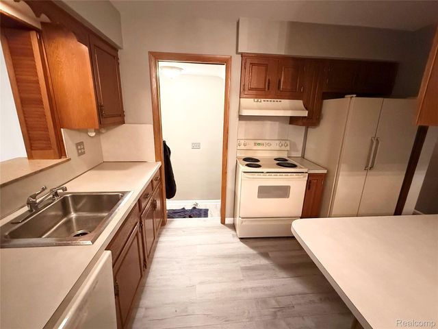 20207 Chalon Street, St. Clair Shores, MI 48080