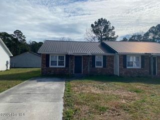 2305 Knollwood Lane, Midway Park, NC 28544