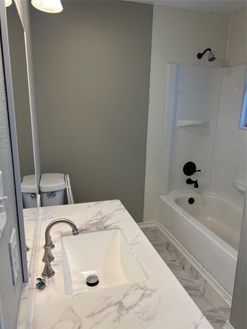 324 W Young Street, Howe, TX 75459