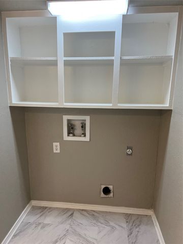 324 W Young Street, Howe, TX 75459