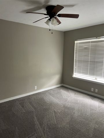324 W Young Street, Howe, TX 75459