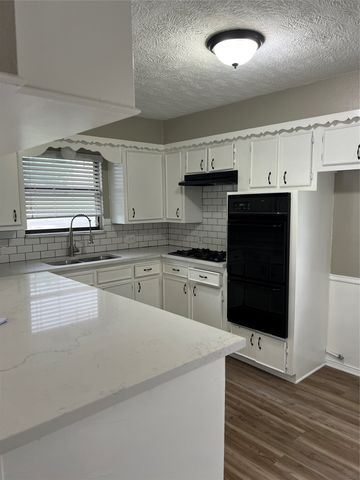 324 W Young Street, Howe, TX 75459