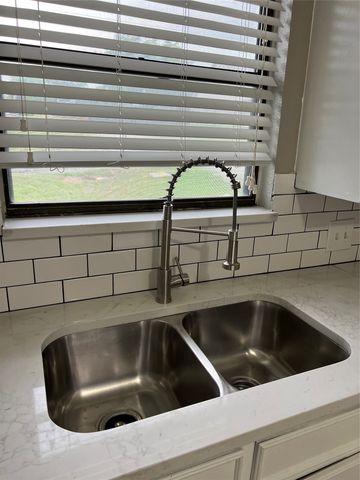 324 W Young Street, Howe, TX 75459