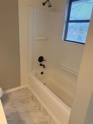 324 W Young Street, Howe, TX 75459