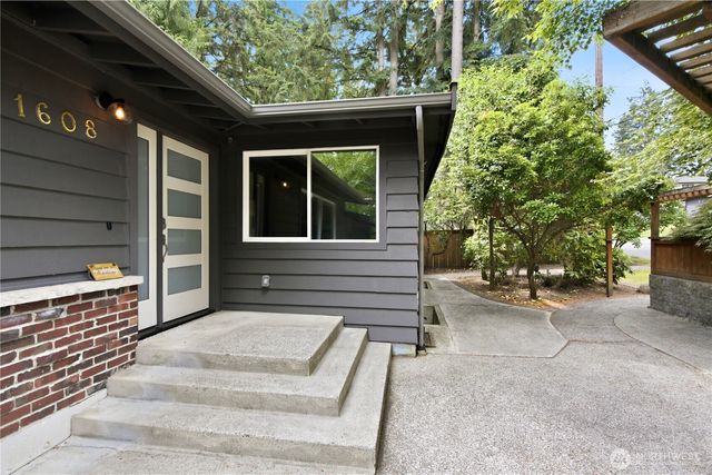 1608 151st Avenue SE, Bellevue, WA 98007