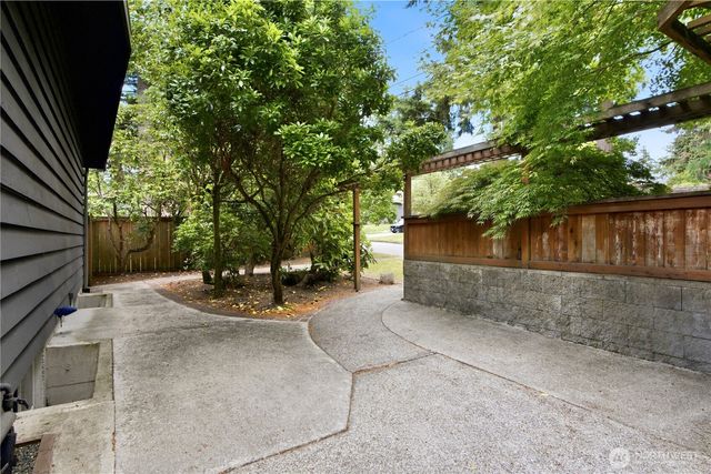 1608 151st Avenue SE, Bellevue, WA 98007