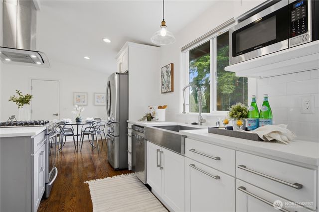 1608 151st Avenue SE, Bellevue, WA 98007