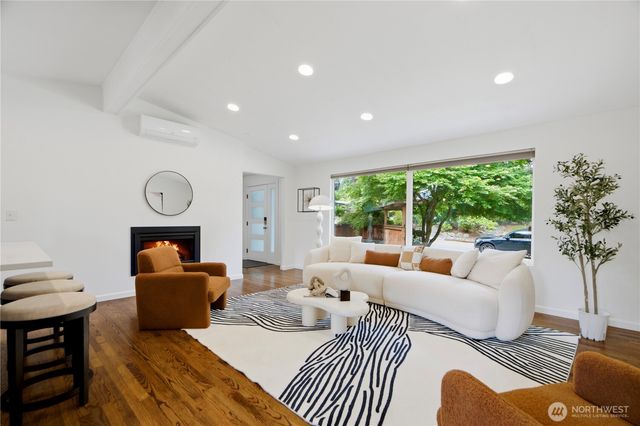 1608 151st Avenue SE, Bellevue, WA 98007