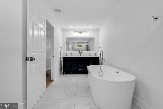 26 HERRONTOWN CIR, Princeton, NJ 08540