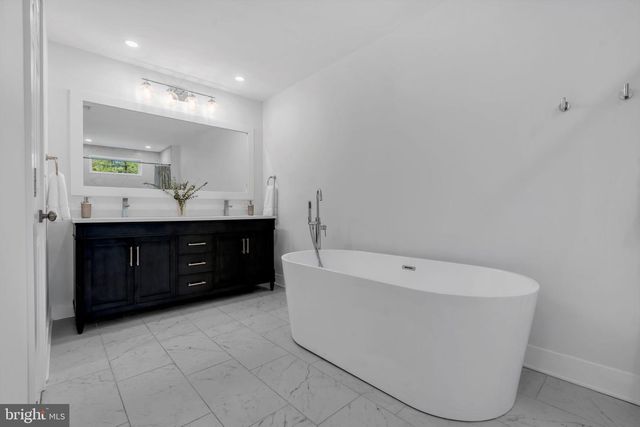 26 HERRONTOWN CIR, Princeton, NJ 08540