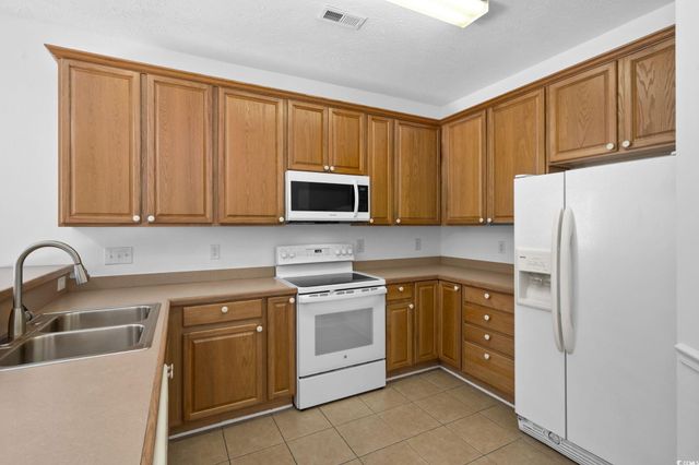 117 Jessica Lakes Dr., Conway, SC 29526