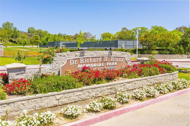 25716 Hood Way, Stevenson Ranch, CA 91381