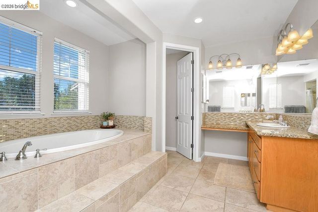 1613 Antica Dr, Brentwood, CA 94513