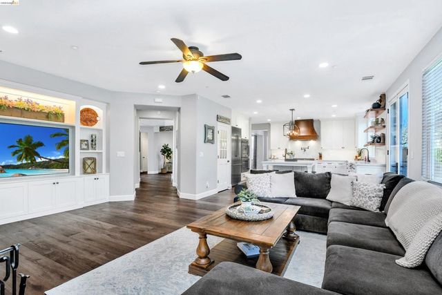 1613 Antica Dr, Brentwood, CA 94513