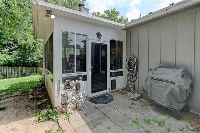 18008 E WHITNEY Road, Independence, MO 64057
