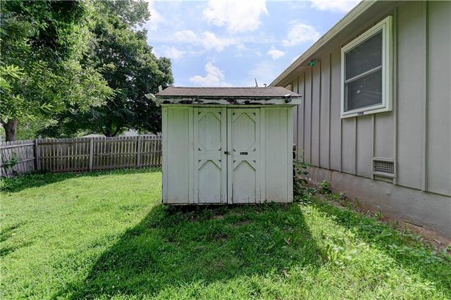 18008 E WHITNEY Road, Independence, MO 64057