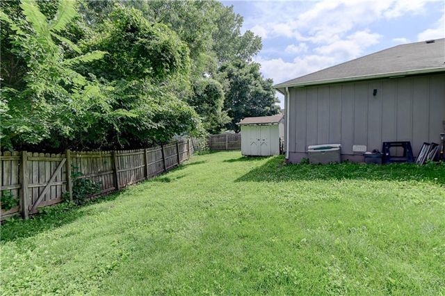 18008 E WHITNEY Road, Independence, MO 64057