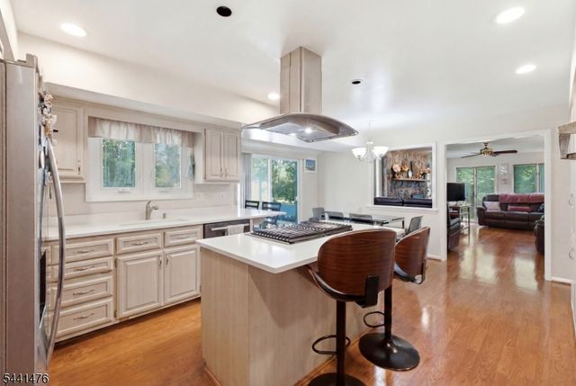 30 Willow Brook Ln, Clinton Twp., NJ 08801