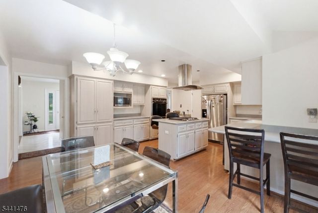 30 Willow Brook Ln, Clinton Twp., NJ 08801