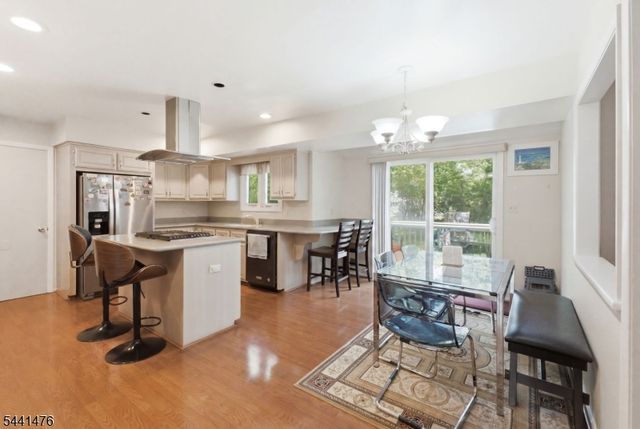 30 Willow Brook Ln, Clinton Twp., NJ 08801
