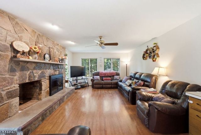 30 Willow Brook Ln, Clinton Twp., NJ 08801