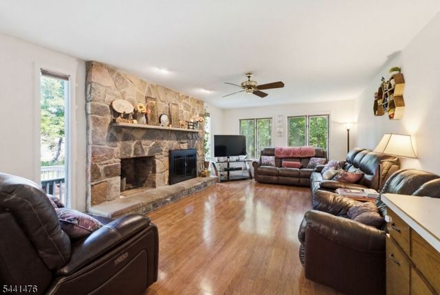 30 Willow Brook Ln, Clinton Twp., NJ 08801