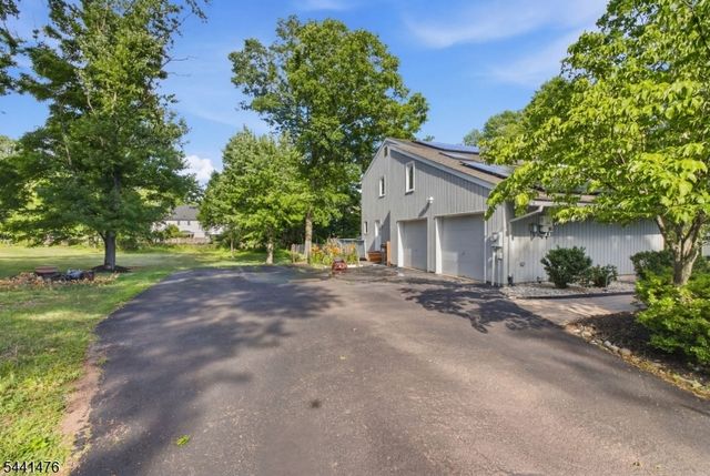 30 Willow Brook Ln, Clinton Twp., NJ 08801