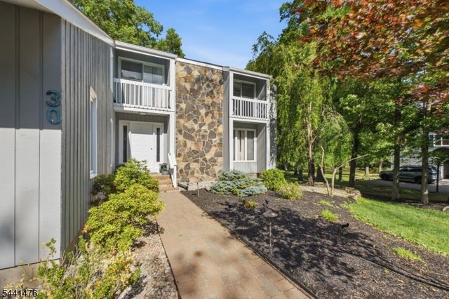 30 Willow Brook Ln, Clinton Twp., NJ 08801