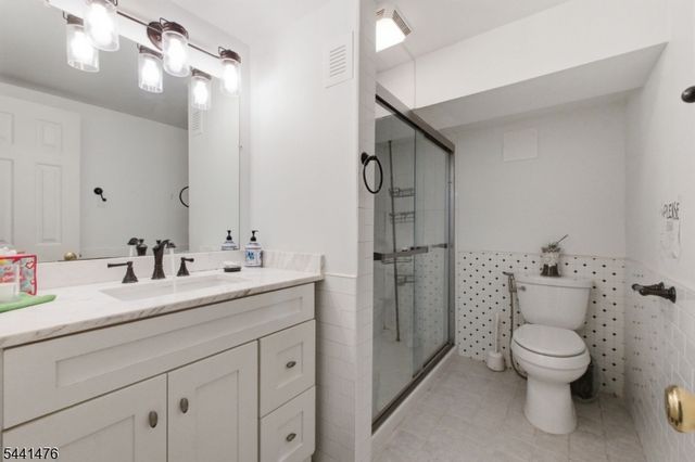 30 Willow Brook Ln, Clinton Twp., NJ 08801