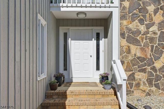 30 Willow Brook Ln, Clinton Twp., NJ 08801