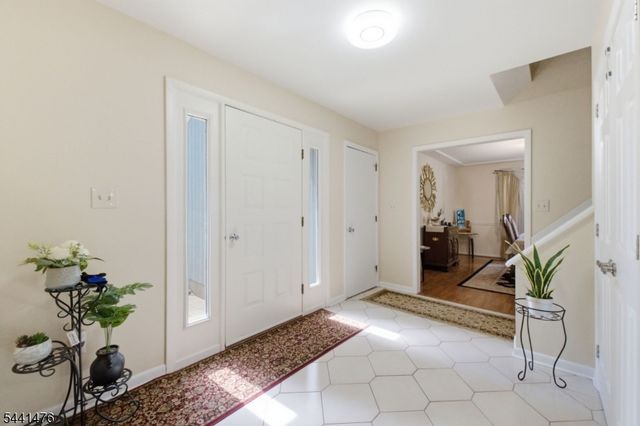 30 Willow Brook Ln, Clinton Twp., NJ 08801