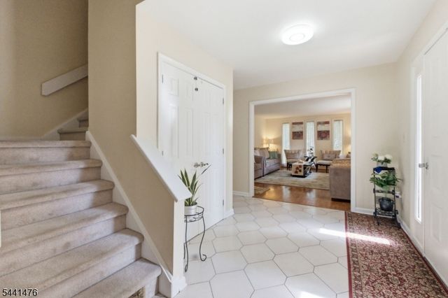 30 Willow Brook Ln, Clinton Twp., NJ 08801