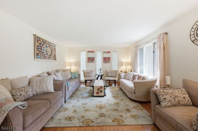 30 Willow Brook Ln, Clinton Twp., NJ 08801