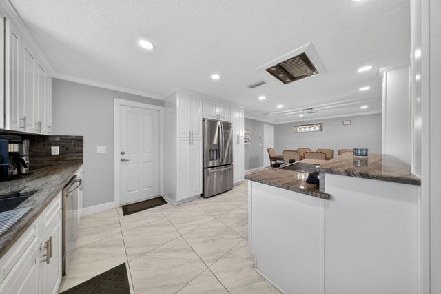 1879 SE Madison Street, Stuart, FL 34997