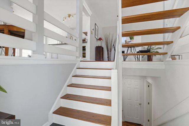 60 CABOT DR, Chesterbrook, PA 19087