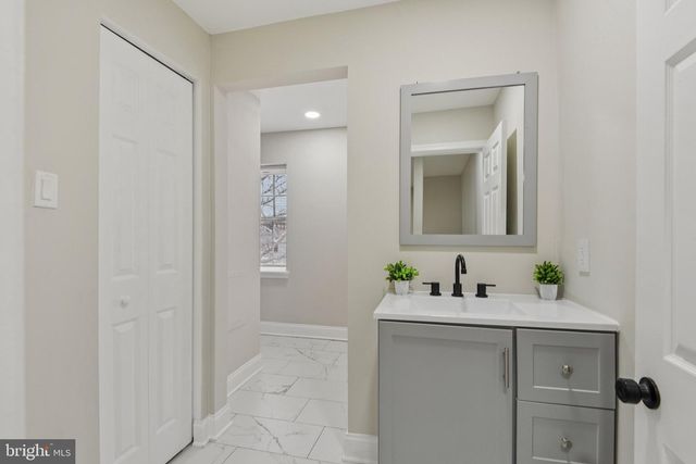 121 S BROADWAY, Baltimore, MD 21231