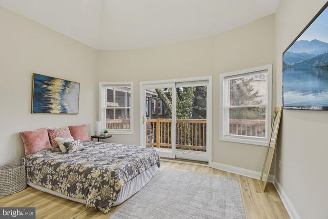 121 S BROADWAY, Baltimore, MD 21231