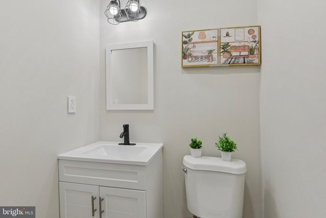 121 S BROADWAY, Baltimore, MD 21231