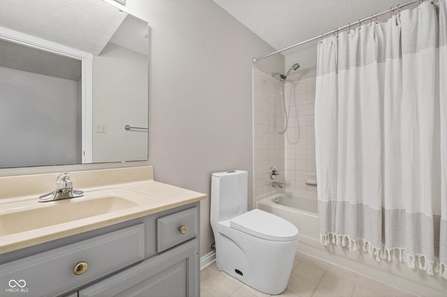 8646 Sturgeon Bay Lane, Indianapolis, IN 46236