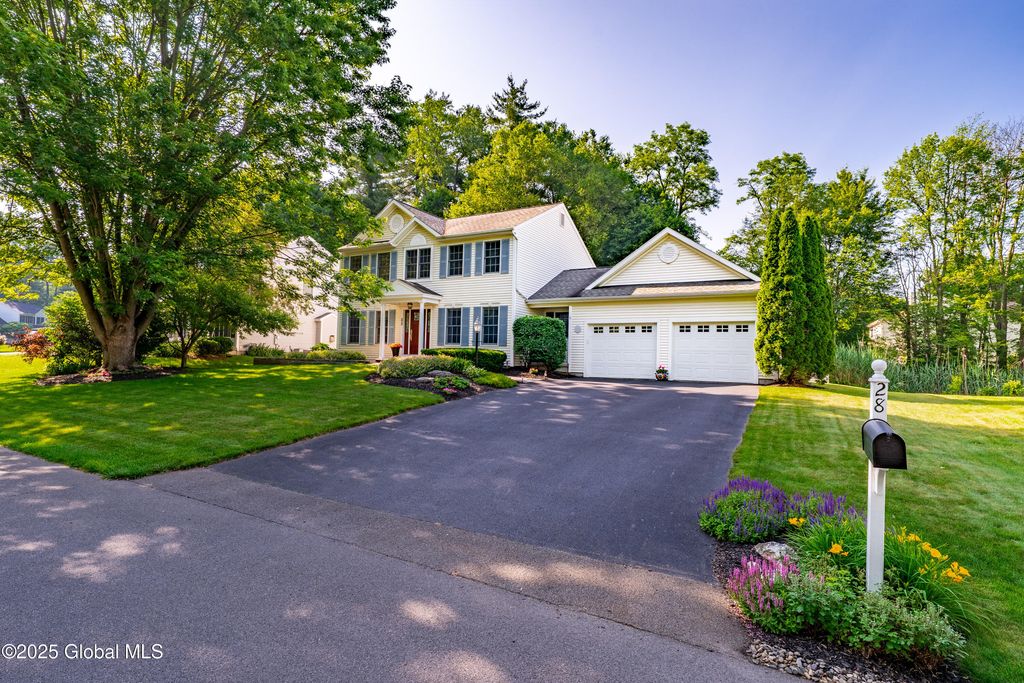28 Eileen Lane, Bethlehem, NY 12077