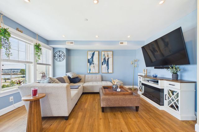 216 Water St 303A, Plymouth, MA 02360