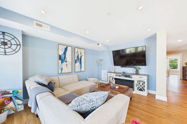 216 Water St 303A, Plymouth, MA 02360