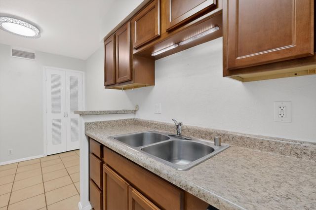 1601 Pennsylvania Street NE Z17, Albuquerque, NM 87110