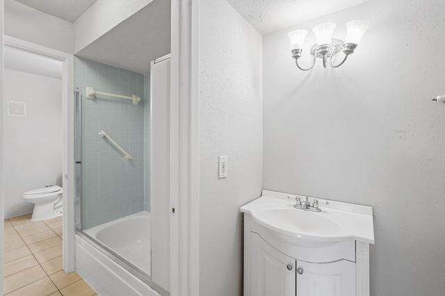 5667 Birchmont Drive H, Houston, TX 77091