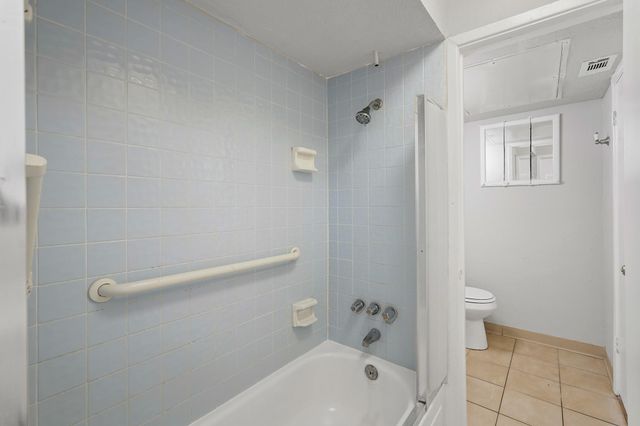 5667 Birchmont Drive H, Houston, TX 77091