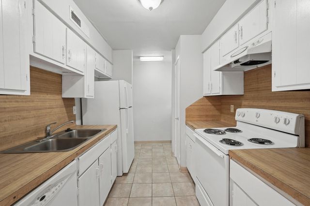 5667 Birchmont Drive H, Houston, TX 77091