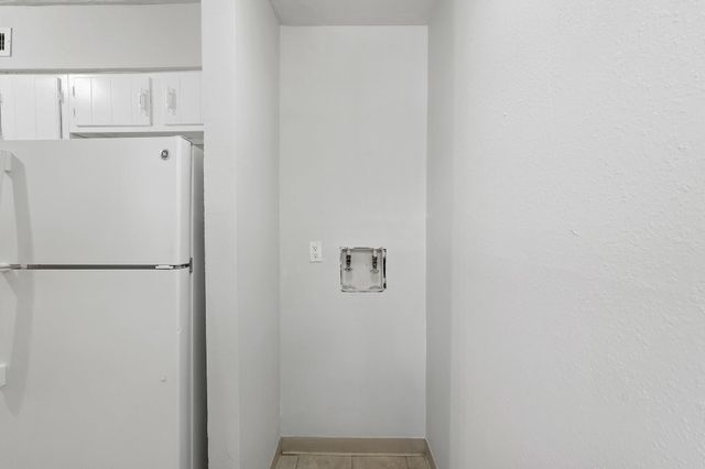 5667 Birchmont Drive H, Houston, TX 77091