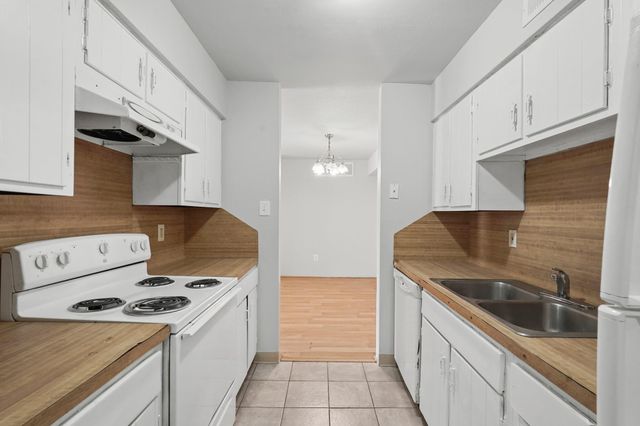 5667 Birchmont Drive H, Houston, TX 77091